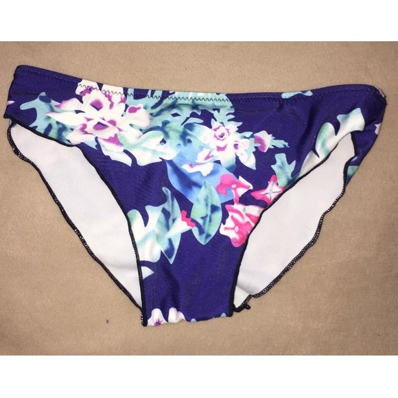 Cross bathing suit - Picture 4 of 5